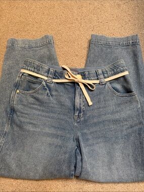 Democracy Retro Style Light Wash Denim Barrel  Leg Jeans with Cream Tie Belt